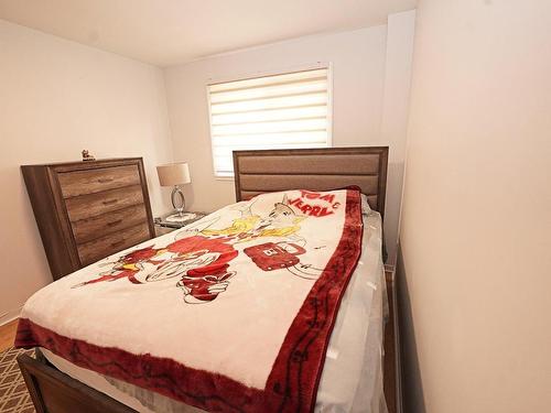 Chambre Ã Â coucher - 5222 Rue Chabanel, Laval (Chomedey), QC - Indoor Photo Showing Bedroom