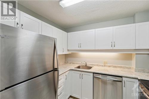 309 Cumberland Street Unit#305, Ottawa, ON - Indoor Photo Showing Kitchen