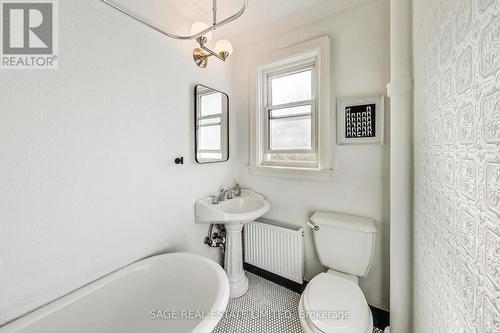 506 Quebec Avenue, Toronto, ON - Indoor Photo Showing Bathroom