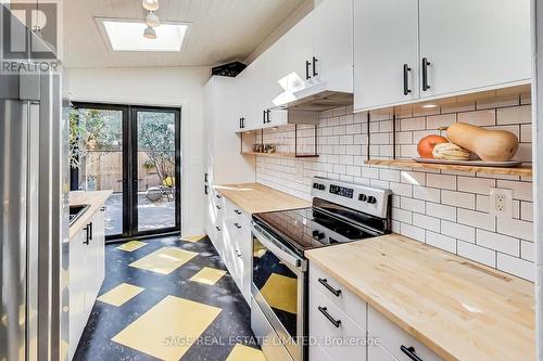 506 Quebec Avenue, Toronto, ON - Indoor Photo Showing Kitchen With Upgraded Kitchen