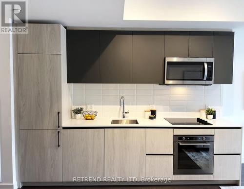 434 - 150 Logan Avenue, Toronto, ON - Indoor Photo Showing Kitchen With Upgraded Kitchen