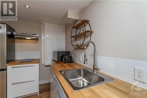 1952 Olympia Crescent, Ottawa, ON - Indoor Photo Showing Kitchen With Double Sink