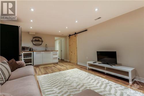 1952 Olympia Crescent, Ottawa, ON - Indoor Photo Showing Living Room