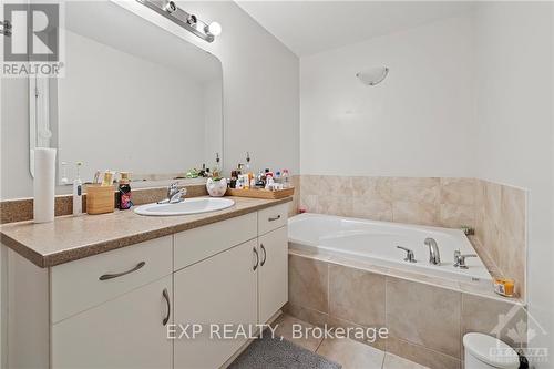 270 Kinghaven Crescent, Ottawa, ON - Indoor Photo Showing Bathroom