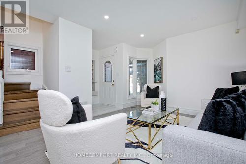 188 Milliken Meadows Drive, Markham, ON - Indoor Photo Showing Living Room