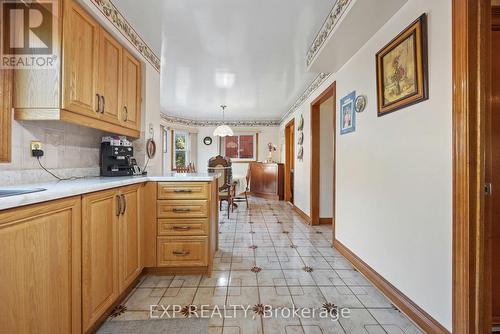 197 Anthony Lane, Vaughan, ON - Indoor Photo Showing Kitchen