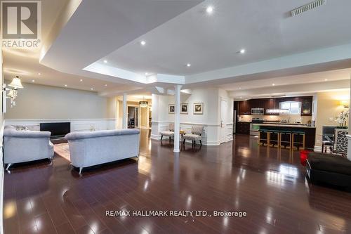 384 Kennedy Street W, Aurora, ON - Indoor Photo Showing Living Room