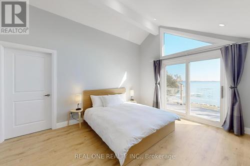 405 Limerick Street, Innisfil, ON - Indoor Photo Showing Bedroom