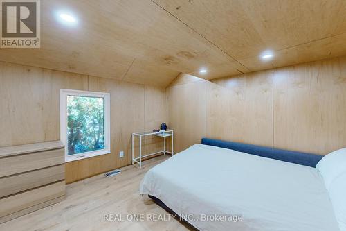 405 Limerick Street, Innisfil, ON - Indoor Photo Showing Bedroom