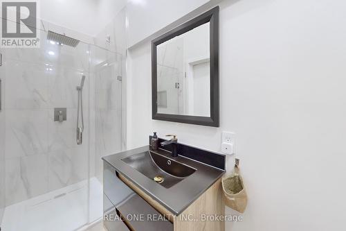 405 Limerick Street, Innisfil, ON - Indoor Photo Showing Bathroom