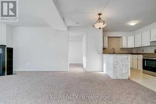 B07 - 120 Bell Farm Road, Barrie, ON - Indoor Photo Showing Kitchen