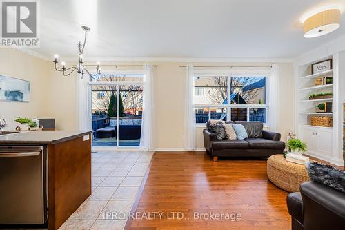 7 Aiken Crescent, Orangeville, ON - Indoor Photo Showing Living Room