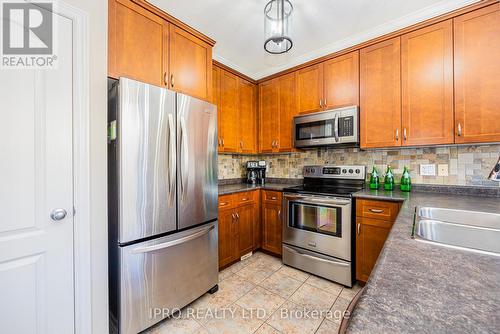 7 Aiken Crescent, Orangeville, ON - Indoor Photo Showing Kitchen With Double Sink