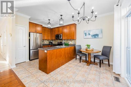 7 Aiken Crescent, Orangeville, ON - Indoor Photo Showing Kitchen