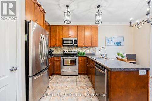 7 Aiken Crescent, Orangeville, ON - Indoor Photo Showing Kitchen With Double Sink