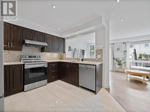 42 - 1292 Sherwood Mills Boulevard, Mississauga, ON - Indoor Photo Showing Kitchen With Upgraded Kitchen