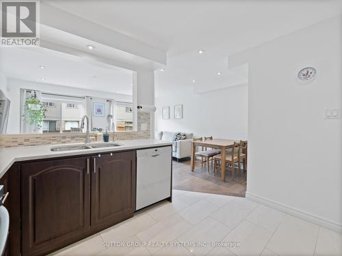 42 - 1292 Sherwood Mills Boulevard, Mississauga, ON - Indoor Photo Showing Kitchen With Double Sink