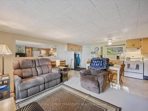 4071 Mabels Rd, Scugog, ON - Indoor Photo Showing Living Room