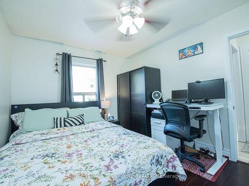 143 Magnolia Ave, Toronto, ON - Indoor Photo Showing Bedroom