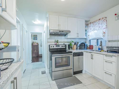 143 Magnolia Ave, Toronto, ON - Indoor Photo Showing Kitchen