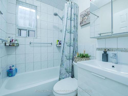 143 Magnolia Ave, Toronto, ON - Indoor Photo Showing Bathroom