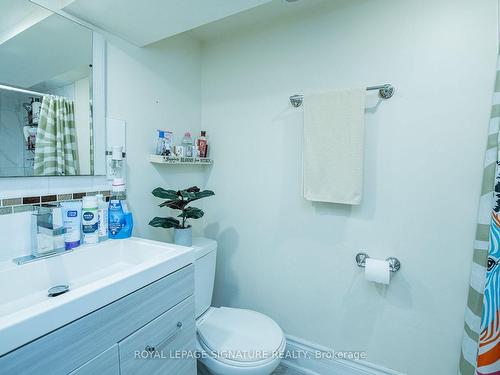 143 Magnolia Ave, Toronto, ON - Indoor Photo Showing Bathroom