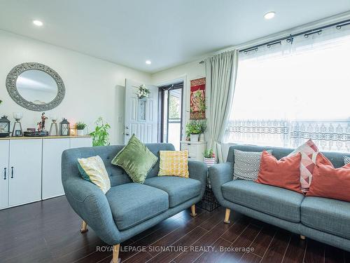 143 Magnolia Ave, Toronto, ON - Indoor Photo Showing Living Room