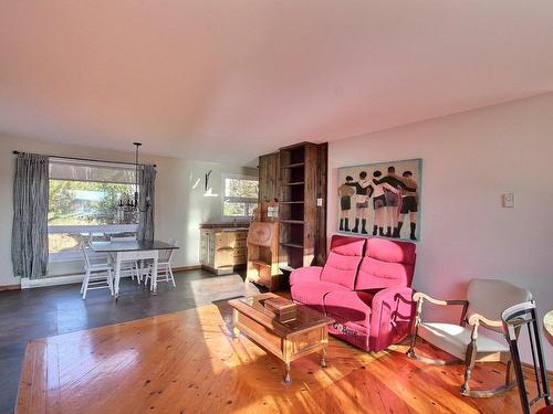 Overall view - 211 Ch. De La Baie-Du-Repos, Senneterre - Paroisse, QC - Indoor Photo Showing Living Room