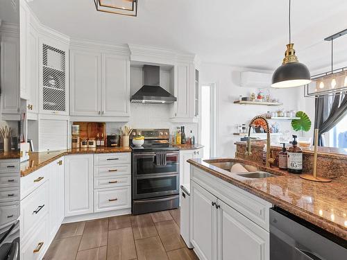 Cuisine - 7 Rue Giroux, Mercier, QC - Indoor Photo Showing Kitchen With Double Sink With Upgraded Kitchen