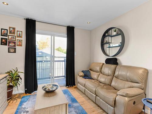 Salon - 7 Rue Giroux, Mercier, QC - Indoor Photo Showing Living Room