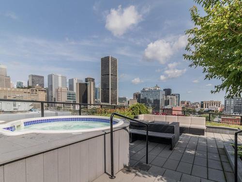 Hot tub - 418-400 Rue De L'Inspecteur, Montréal (Le Sud-Ouest), QC - Outdoor With View