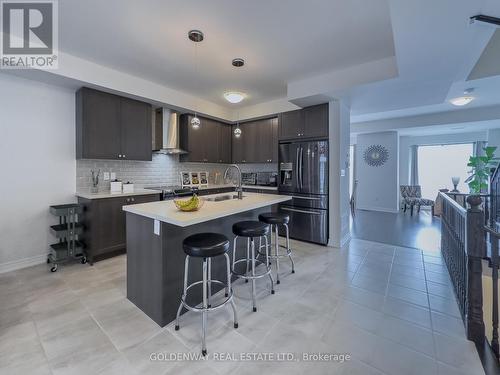 54 Bawden Drive, Richmond Hill, ON - Indoor Photo Showing Kitchen With Upgraded Kitchen