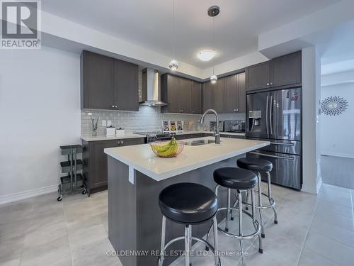 54 Bawden Drive, Richmond Hill, ON - Indoor Photo Showing Kitchen With Upgraded Kitchen