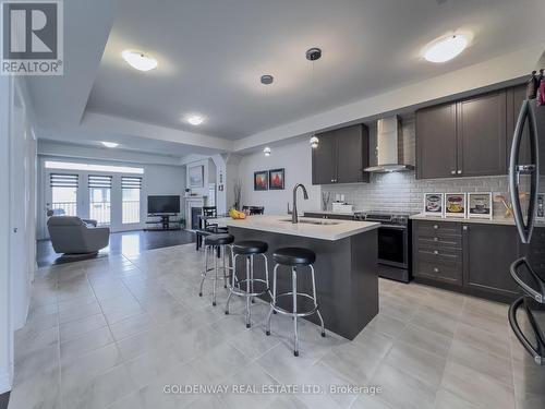 54 Bawden Drive, Richmond Hill, ON - Indoor Photo Showing Kitchen With Upgraded Kitchen