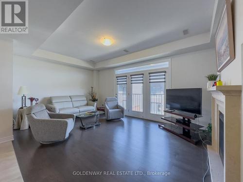 54 Bawden Drive, Richmond Hill, ON - Indoor Photo Showing Living Room