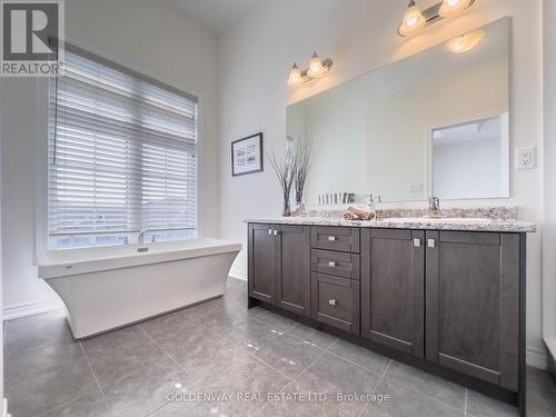 54 Bawden Drive, Richmond Hill, ON - Indoor Photo Showing Bathroom