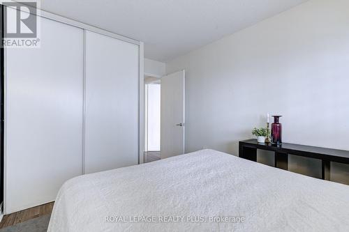 1210 - 350 Webb Drive, Mississauga (City Centre), ON - Indoor Photo Showing Bedroom