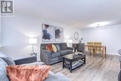 1210 - 350 Webb Drive, Mississauga (City Centre), ON - Indoor Photo Showing Living Room