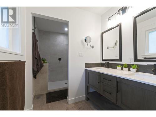 4451 42 Street Nw, Salmon Arm, BC - Indoor Photo Showing Bathroom