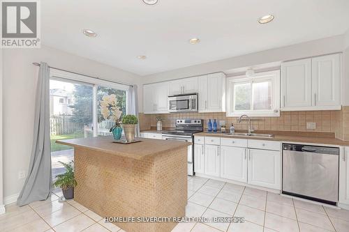 18 Natalie Court, Brampton, ON - Indoor Photo Showing Kitchen With Double Sink