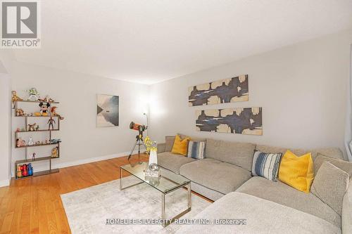 18 Natalie Court, Brampton, ON - Indoor Photo Showing Living Room