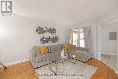 18 Natalie Court, Brampton, ON - Indoor Photo Showing Living Room