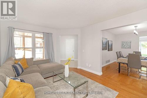 18 Natalie Court, Brampton (Westgate), ON - Indoor Photo Showing Living Room