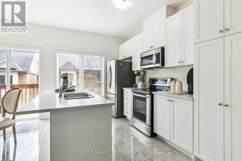 3946 Tufgar Crescent, Burlington, ON - Indoor Photo Showing Kitchen With Stainless Steel Kitchen With Double Sink