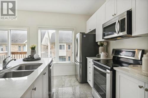 3946 Tufgar Crescent, Burlington, ON - Indoor Photo Showing Kitchen With Stainless Steel Kitchen With Double Sink