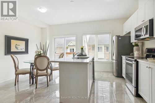 3946 Tufgar Crescent, Burlington, ON - Indoor Photo Showing Kitchen With Stainless Steel Kitchen