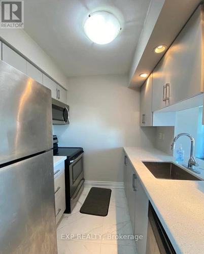 1610 - 215 Queen Street E, Brampton, ON - Indoor Photo Showing Kitchen