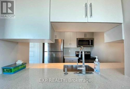 1610 - 215 Queen Street E, Brampton (Queen Street Corridor), ON - Indoor Photo Showing Kitchen With Double Sink