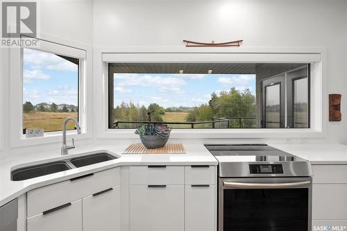 731 Beechdale Way, Saskatoon, SK - Indoor Photo Showing Kitchen With Double Sink