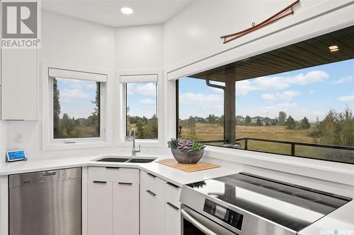 731 Beechdale Way, Saskatoon, SK - Indoor Photo Showing Kitchen With Double Sink